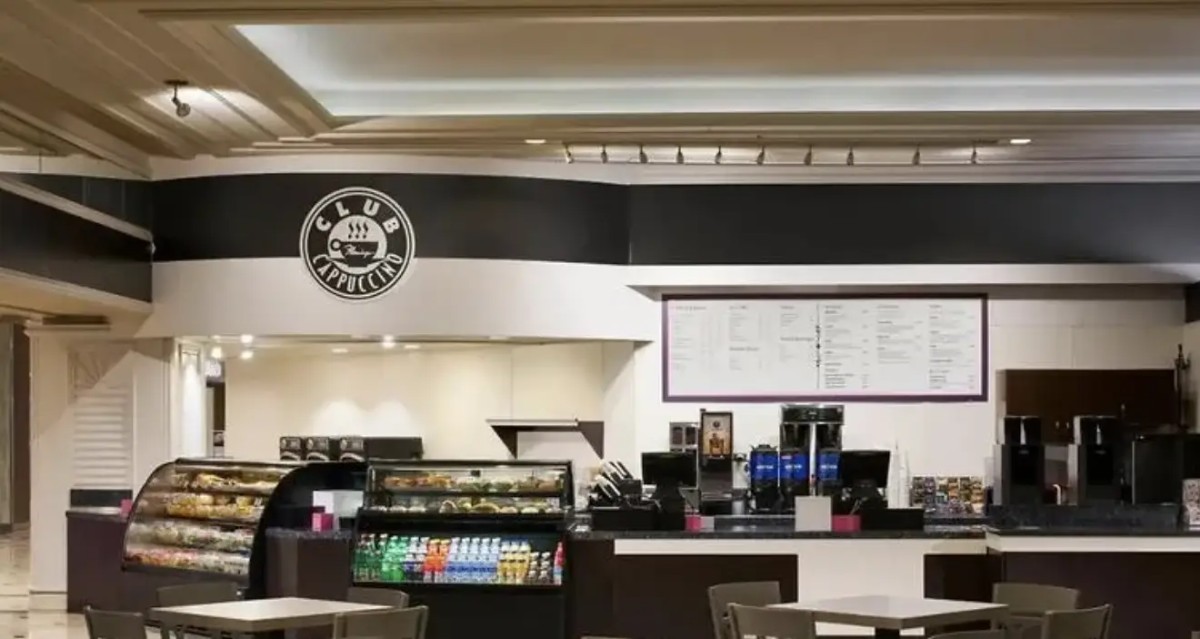 在赌场旁的咖啡店,目睹赌徒的焦虑与期待